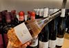 Vinul zilei: un rosé provensal elegant și rafinat, cu arome de căpșuni, piersici, cireșe și citrice, susținute de o aciditate revigorantă și o textură fină. Un vin de terasă, de vacanță și de mese lungi între prieteni