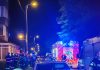 UPDATE – Incendiu la parterul unui bloc din Baia Mare / Patru persoane au fost transportate la spital / 50 de locatari, evacuaţi