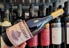 Vinul zilei: un Chardonnay BIO baricat din Dealu Mare, cu arome de fagure de miere, anason și note fine de fum, completate de accente de pară, bergamotă și vanilie. Amplu, elegant și perfect pentru iubitorii de albe cu personalitate