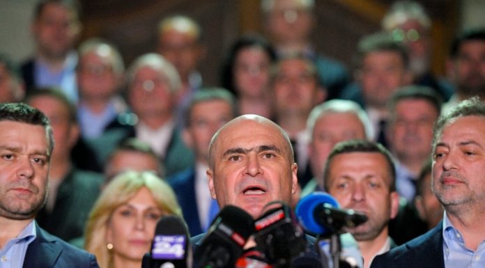 PNL a decis ca oricine merge în Guvernul Veștea sau votează învestirea lui să fie exclus din partid. Votul: 37 pentru, 17 împotrivă, 2 abțineri