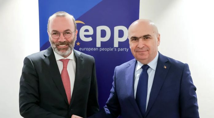 Președintele grupului european din care face parte PNL se implică în lupta internă din partid. Ce îi transmite premierului demis