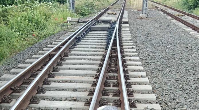 Un element de beton a fost aşezat pe calea ferată în Gara Constanţa, fiind lovit de un tren care circula dinspre Mangalia / Circulaţia feroviară nu a fost afectată, dar se putea produce deraierea trenului