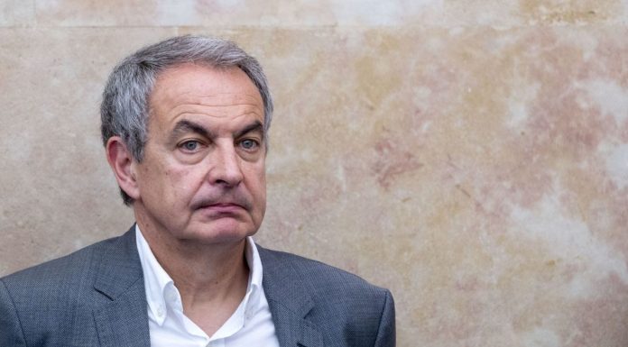 Fostul prim-ministru al Spaniei Zapatero este anchetat pentru fraudă fiscală după ce poliţia a descoperit bijuterii în valoare de 1,3 milioane de euro în timpul unor percheziţii făcute în legătură cu o altă investigaţie