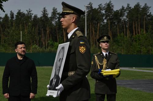 Zelensky reabilitează lideri naționaliști care au colaborat cu naziștii, provocând furie în Polonia și Israel